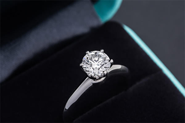 金au750钻石戒指回收价格与材质有关吗