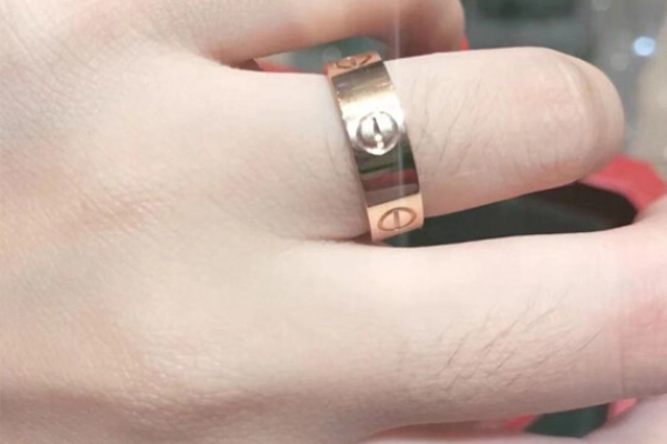 二手卡地亚戒指回收价要看戒指品质