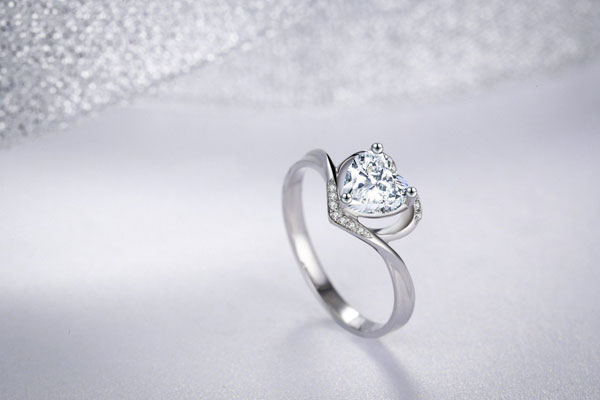 回收钻石戒指一般几折能零负担出售