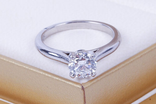 售价一万多的钻石戒指回收多少钱