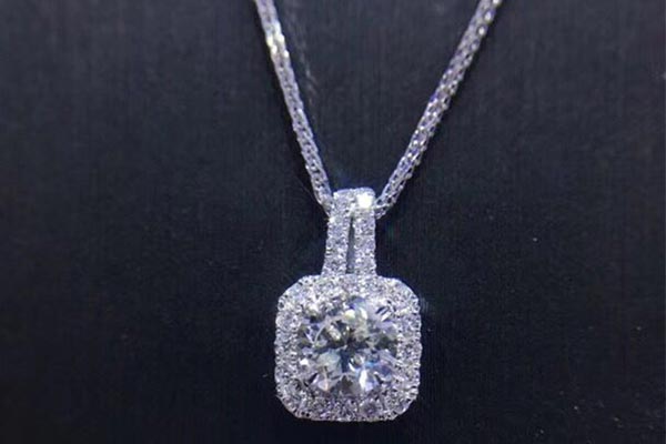 路边的名牌珠宝店回收钻石项链吗