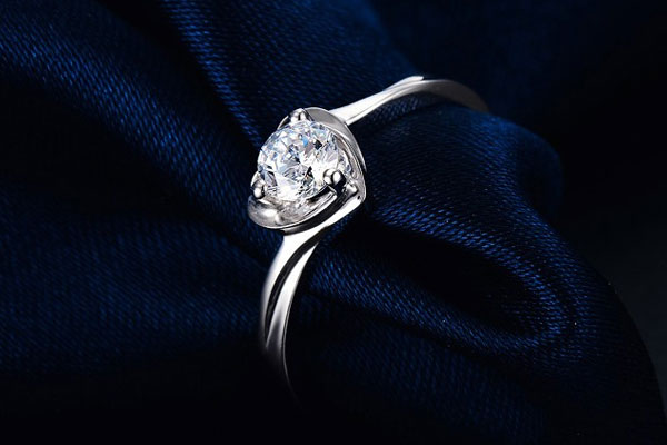 花了一万元买的钻石戒指怎么回收好