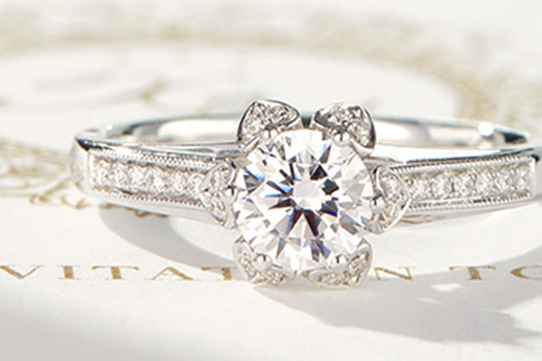 周大金珠宝钻石戒指回收去品牌专柜可行吗