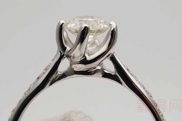 米朵兰0.5克拉钻石戒指侧面