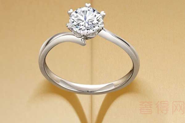 回收旧钻石戒指能卖多少钱关键在钻石