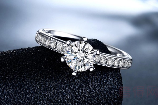 怎么看1万块的钻石戒指回收多少钱