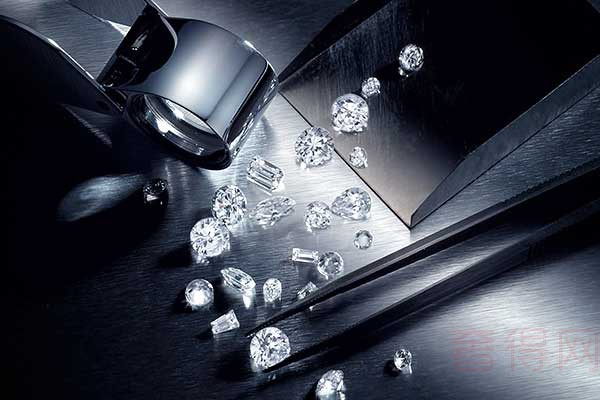 回收钻石的价格跟哪个因素关系最大