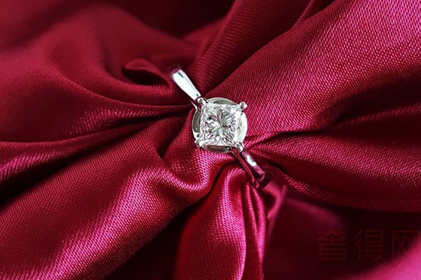 价值5万的周大福钻石戒指回收价位有4万吗
