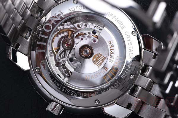 专柜标价8000元的梅花手表回收多少钱