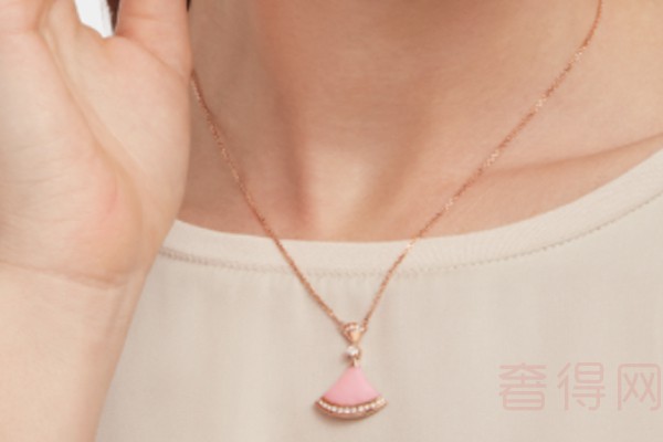 粉色宝格丽项链回收价钱和它的颜色有关系吗
