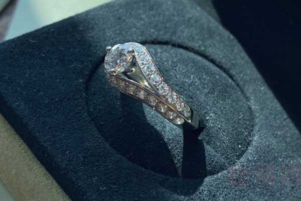 梵克雅宝钻石戒指回收会看品牌价值吗