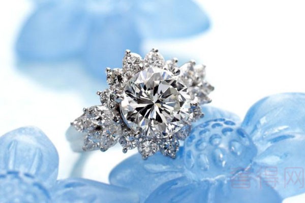 知名钻石回收价格和哪些因素有关