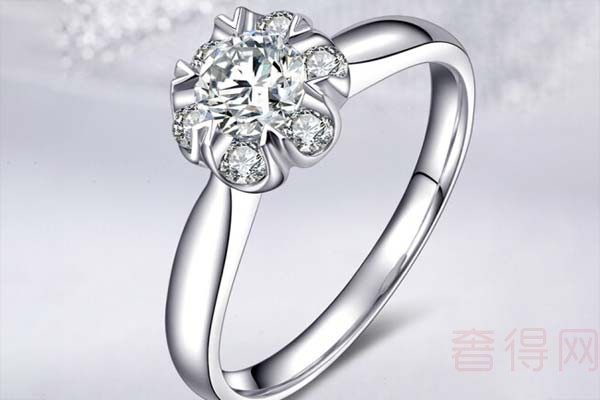 两万块钱的钻石戒指回收能卖多少钱