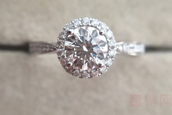 原价为1万元的钻石戒指回收能卖多少钱