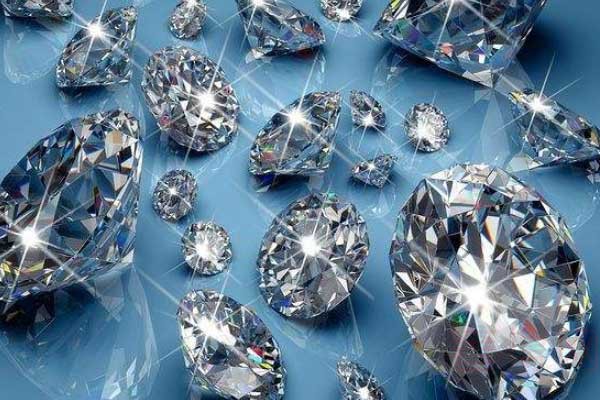 钻石的颜色被分为了几个等级 哪个等级最高