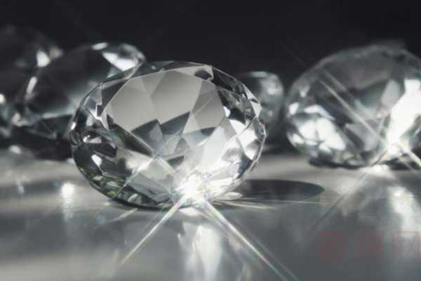 锆石是什么 锆石和钻石哪个值钱